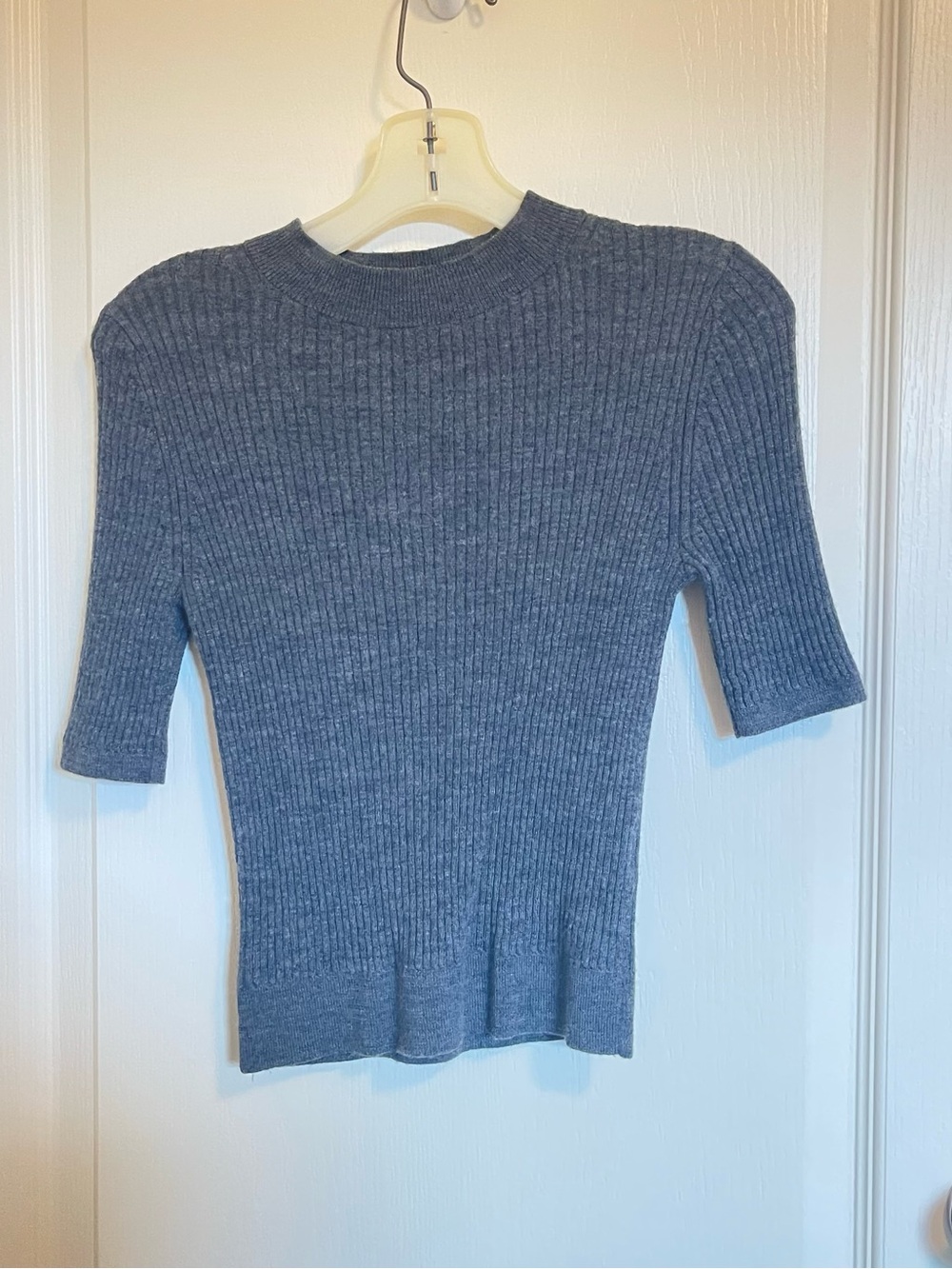 Uniqlo Heather Gray Ribbed Short Sleeve Sweater Top